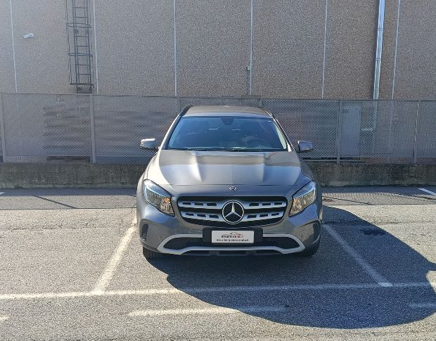 Mercedes GLA 180d foto 2