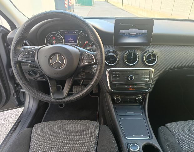 Mercedes GLA 180d foto 8